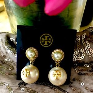 Tory Burch Selma Pearl Drop Earring 💕